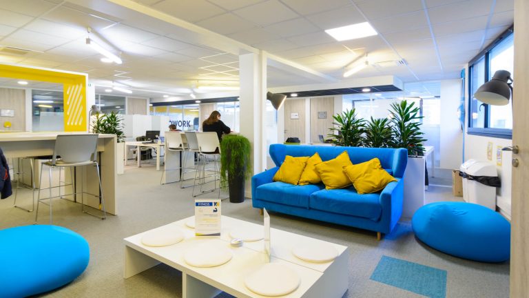Coworking ou bureau privatif : quel choix pour le freelance ou le cadre en entreprise ?